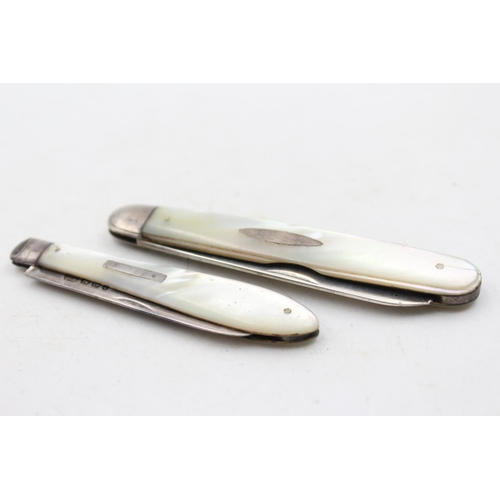 1270 - Two hallmarked .925 silver fruit knives with mother of pearl handles - approx. gross weight 50 grams