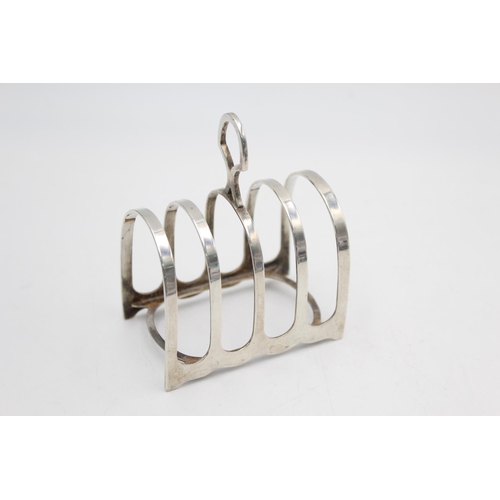 1273 - An Elizabeth II Harrison Brothers & Howson hallmarked Sheffield silver five bar toast rack, dated 19... 