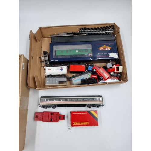 386 - A collection of die cast model vehicles and 