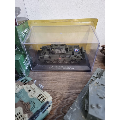 400 - A collection of various model tanks to include boxed Atlas Editions Ultimate Tank Collection, Soledo... 