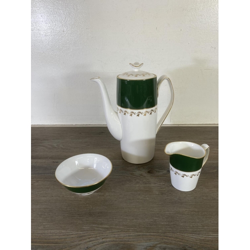 278 - A Spode Green Velvet Y7869 fifteen piece coffee set