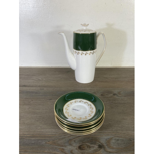 278 - A Spode Green Velvet Y7869 fifteen piece coffee set