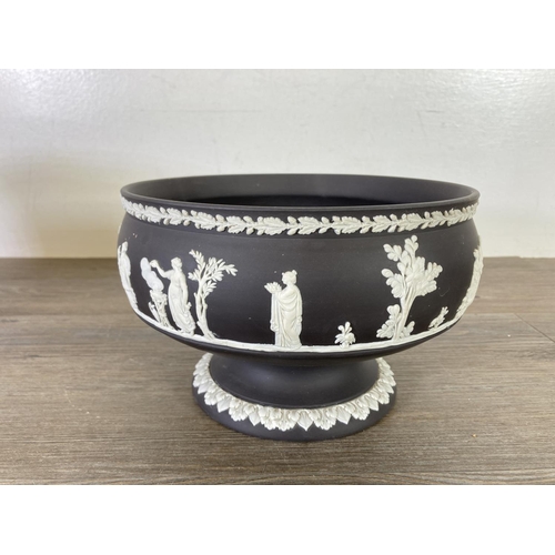 292 - Five pieces of Wedgwood Jasperware, one 20cm black pedestal bowl, two black vases, one black trinket... 