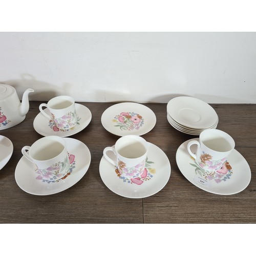 327 - A Wedgwood Meadow Sweet eighteen piece teaset