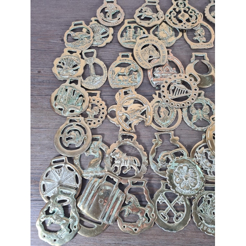 337 - Approx. 98 vintage horse brasses