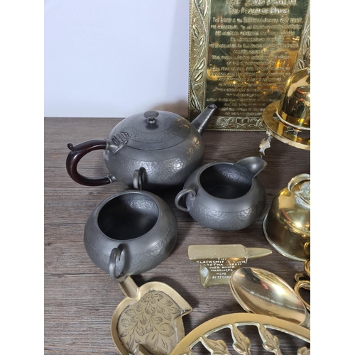 346 - A collection of metalware to include two Indian brass oval twin handled planters, Knighthood Old Eng... 