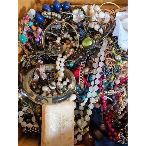 408 - Approx. 7.5kg of costume jewellery