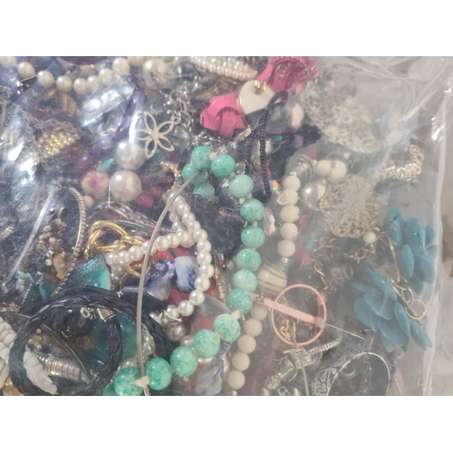 456 - Approx. 4.7kg of costume jewellery