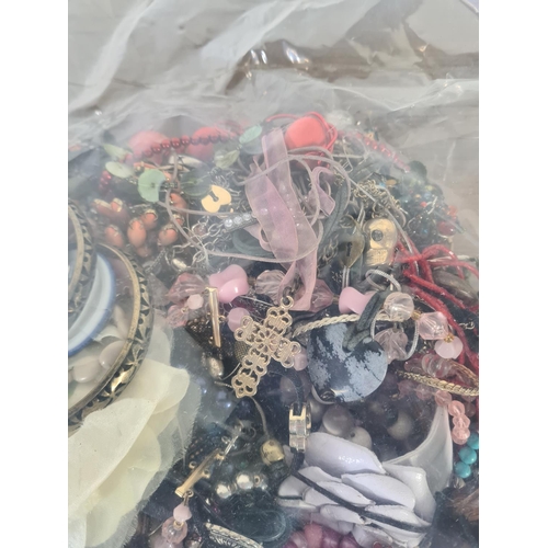 465 - Approx. 4.5kg of costume jewellery