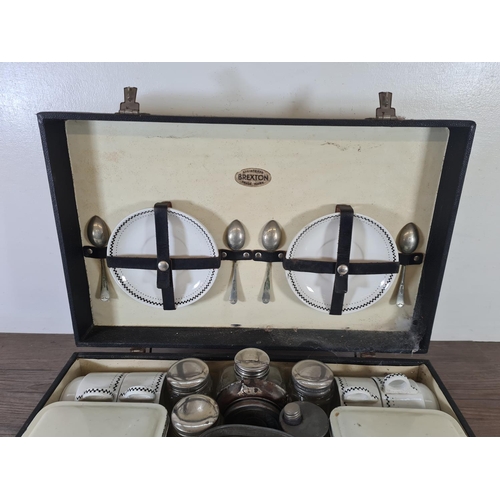 527 - A mid 20th century cased Brexton picnic set