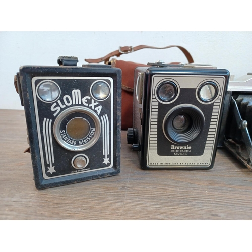 672 - Five box and folding cameras, one Agfa Isolette, three Kodak Brownie and one Vredeborch Slomexa