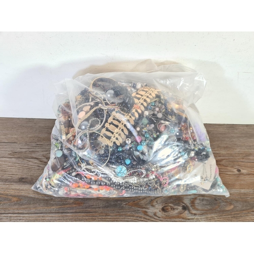 425 - Approx. 10kg of costume jewellery