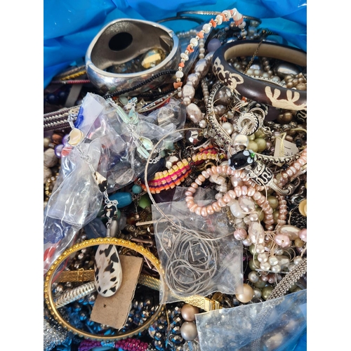 435 - Approx. 10kg of costume jewellery