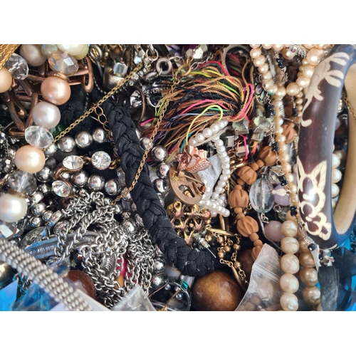 435 - Approx. 10kg of costume jewellery