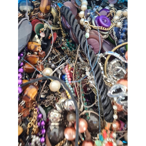 441 - Approx. 10kg of costume jewellery