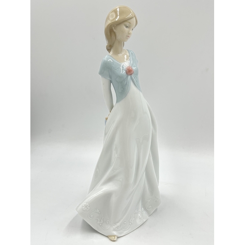 271A - A boxed Nao by Lladro Truly In Love figurine, model no. 1450 - approx. 25cm high