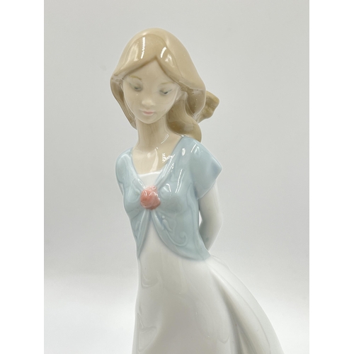 271A - A boxed Nao by Lladro Truly In Love figurine, model no. 1450 - approx. 25cm high