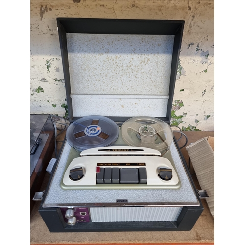 699 - An early 1960s Wyndsor Recording Co. Ltd. Trident reel-to-reel tape recorder