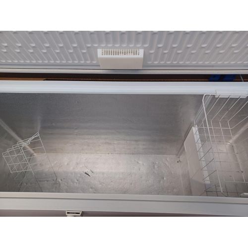 861 - A Whirlpool WCN17-8 chest freezer - approx. 162cm wide