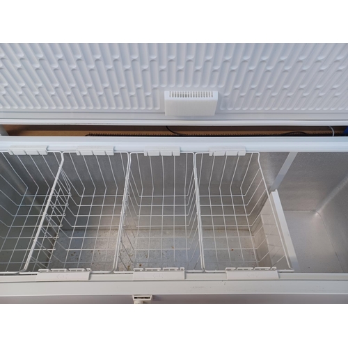 862 - A Whirlpool WCN17-8 chest freezer - approx. 162cm wide