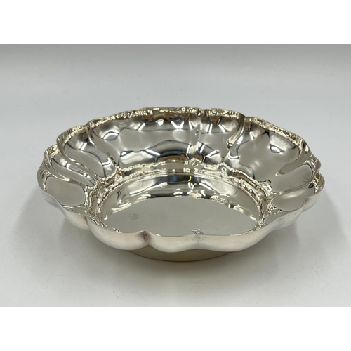 1243 - An Elizabeth II Barker Ellis Silver Co. hallmarked Birmingham silver bowl, dated 1975 - approx. gros... 