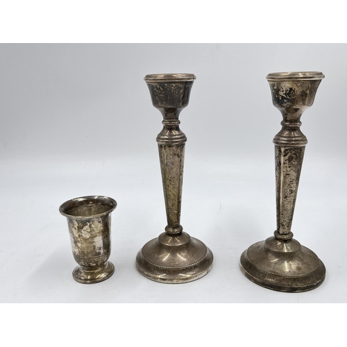 1252 - A pair of Elizabeth II A.T. Cannon Ltd hallmarked Birmingham silver 16cm candlesticks, dated 1971 - ... 