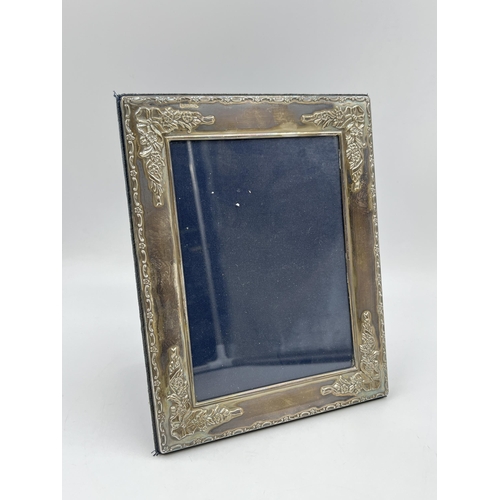 1281 - An Elizabeth II Carr's of Sheffield Ltd hallmarked Sheffield silver photograph frame, dated 1997 - a... 