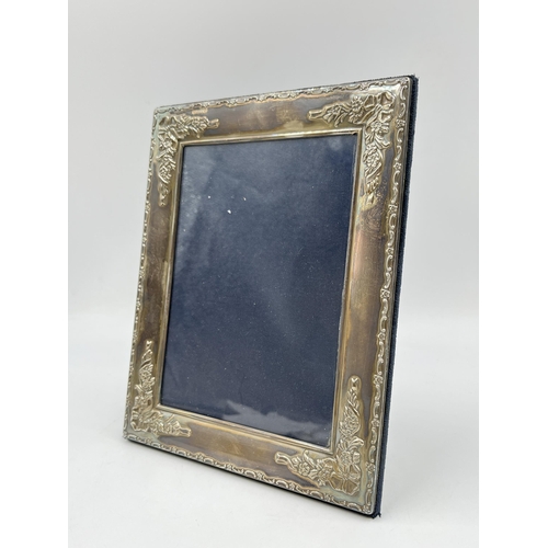 1281 - An Elizabeth II Carr's of Sheffield Ltd hallmarked Sheffield silver photograph frame, dated 1997 - a... 