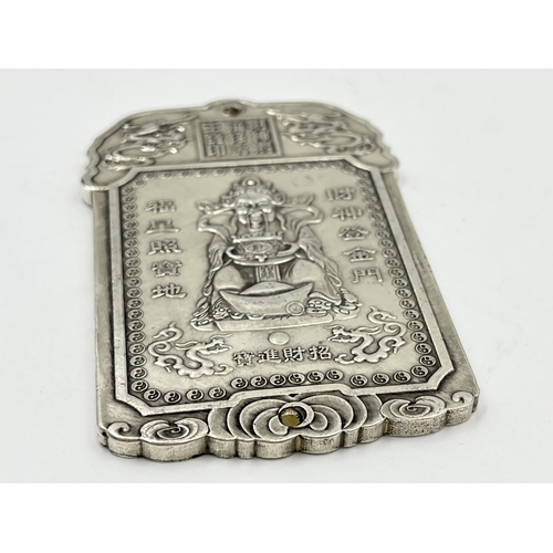 1289 - A Chinese white metal amulet - approx. gross weight 132 grams