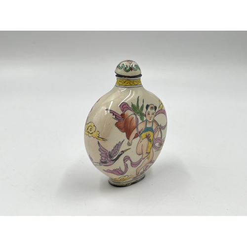 1237A - A Chinese hand painted enamel snuff bottle - approx. 7.5cm high