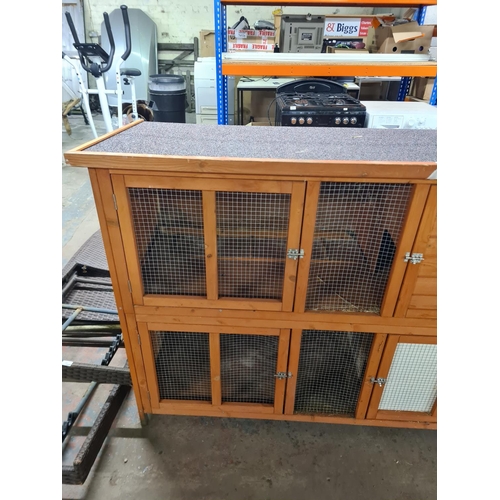 901 - A large wooden two tier rabbit hutch - approx. 112cm high x 153cm wide x 62cm deep