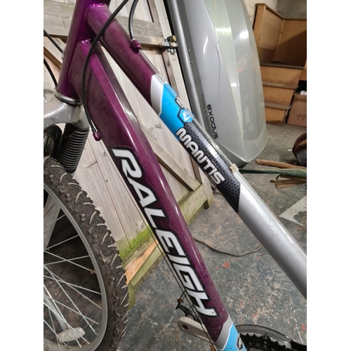 907 - A Raleigh Mantis lady's mountain bike with Shimano 18 speed gear system