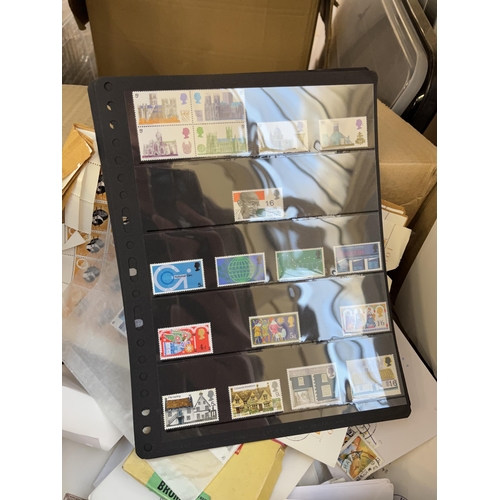 938 - A box containing a large quantity of worldwide stamps