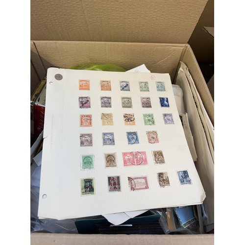 939 - A box containing a large quantity of worldwide stamps