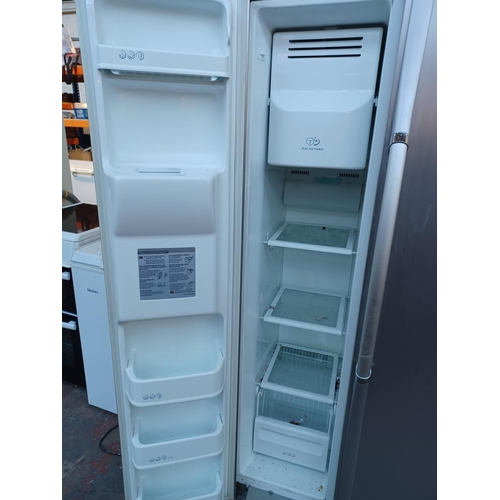 868A - An LG GR-L207DUZA American style twin door fridge freezer - approx. 173cm high x 91cm wide x 70cm de... 