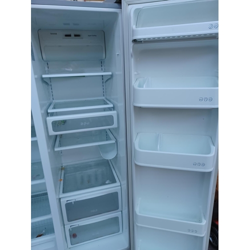 868A - An LG GR-L207DUZA American style twin door fridge freezer - approx. 173cm high x 91cm wide x 70cm de... 