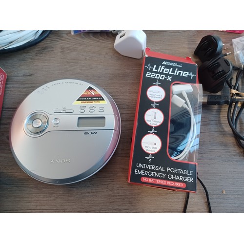 702 - A collection of items to include boxed Sony 
WM-GX400 recording Walkman personal cassette player/two... 