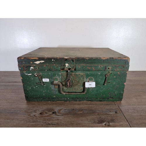 486 - An early 20th century green painted pine storage box - approx. 20cm high x 41cm wide x 29cm deep