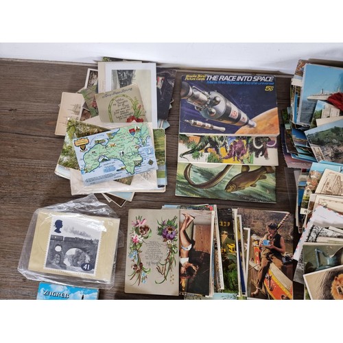 435 - A large collection of vintage post cards