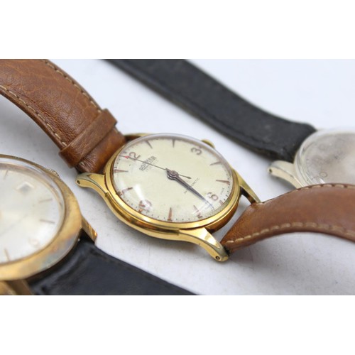 1142 - Three vintage mechanical men's wristwatches, Roamer, Smiths and Avia