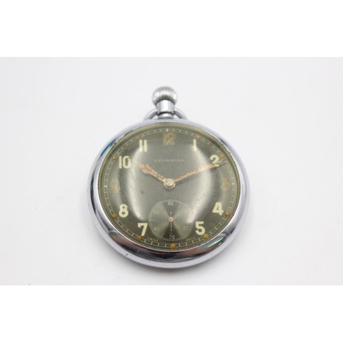 1158 - A WWII military issued Leonidas hand wind pocket watch with engraved case back 'GS/TP Broad Arrow No... 