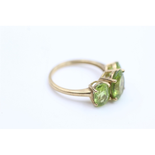 2008 - A 9ct gold peridot trilogy dress ring, size P - approx. gross weight 3.4 grams