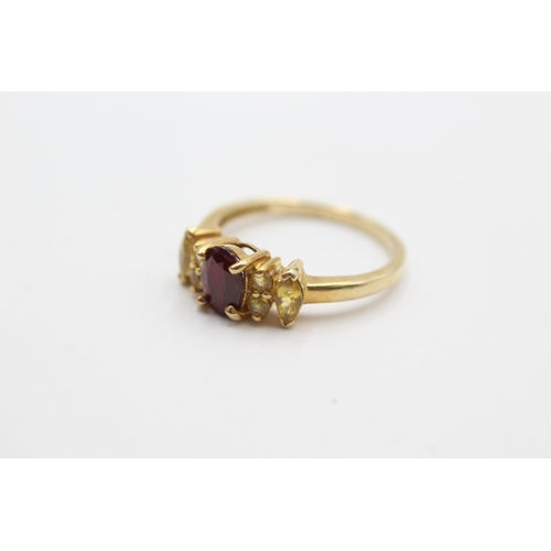 2027 - A 9ct gold garnet and citrine five stone ring, size O - approx. gross weight 2.4 grams