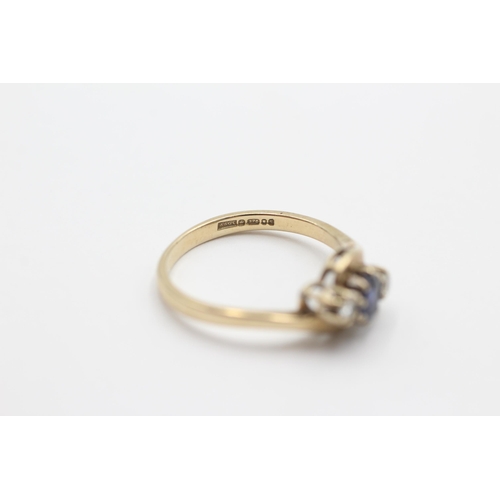 2031 - A 9ct gold sapphire and diamond twist setting dress ring, size O - approx. gross weight 2.2 grams