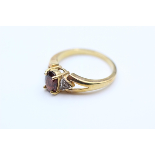 2041 - A 9ct gold diamond and garnet ring, N ½ - approx. gross weight 3 grams