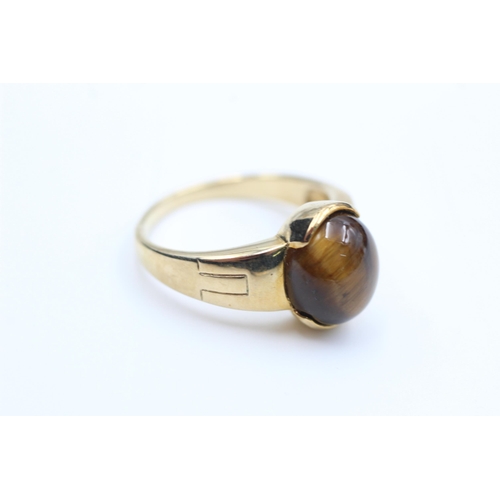 2054 - A 9ct gold tiger's eye ring, size T½ - approx. gross weight 6 grams