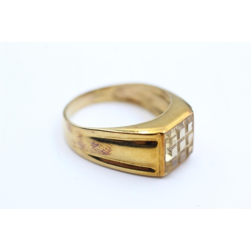 2061 - A 9ct gold stone set signet ring, size X - approx. gross weight 6.38 grams