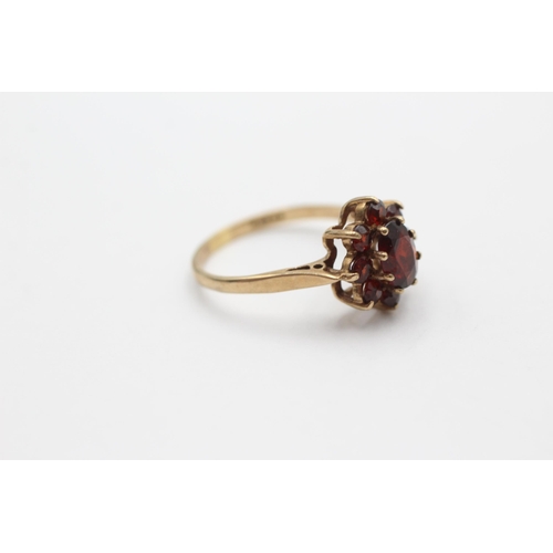 2068 - A 9ct gold garnet cluster statement ring, size O - approx. gross weight 2.2 grams