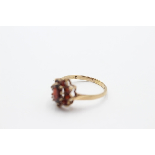 2068 - A 9ct gold garnet cluster statement ring, size O - approx. gross weight 2.2 grams