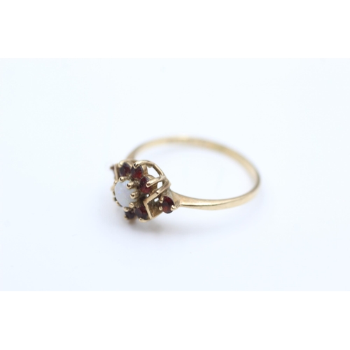 2078 - A 9ct gold opal and garnet stylised cluster ring, size M½ - approx. gross weight 1.5 grams